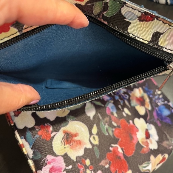 Carlos Santana Floral Medium Shoulder Purse With Matching Wristlet EUC - Picture 6 of 9